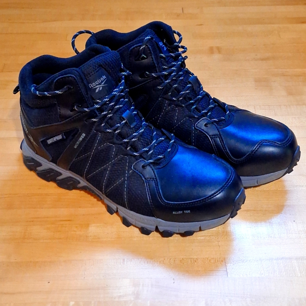 Reebok Men's Black and Gray Outdoor Boots